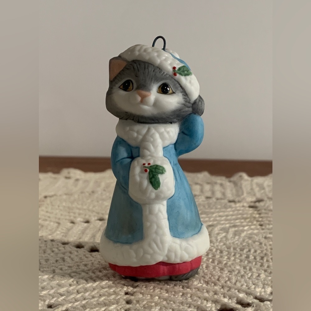 Vintage 1990 2nd in Series Fine Porcelain Kitty Hallmark Keepsake Collectible